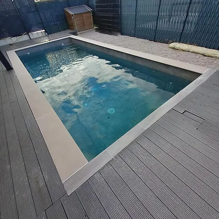 Rascola Piscine 4 Etoiles Vila *